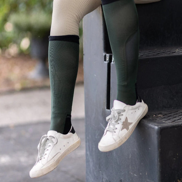 Dreamers And Schemers Simple Solid Pair of Socks